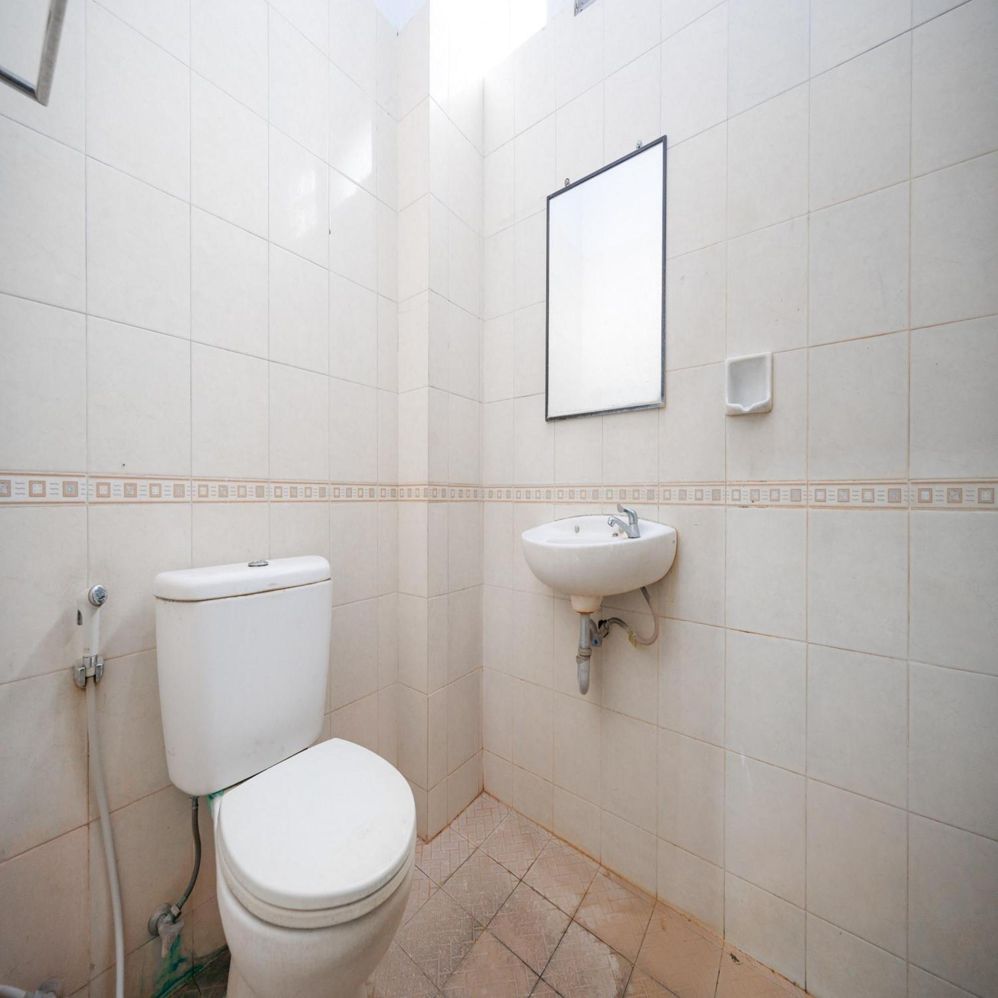 Hotel Dewata Indah Mitra Reddoorz Denpasar (Bali)