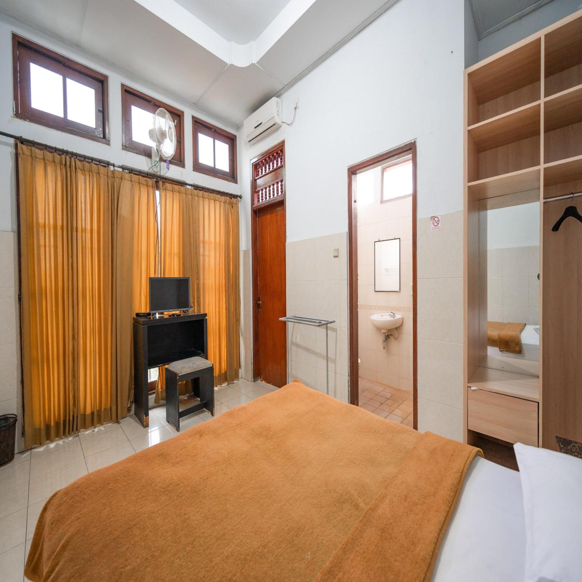 Dewata Indah Mitra Reddoorz 2* Denpasar (Bali)